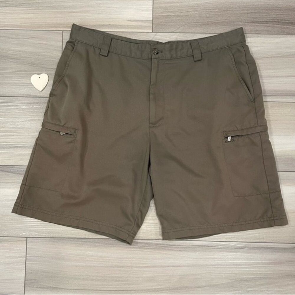 IZOD XFG Men's Shorts Size 36 Zippered Side Pockets Lightweight Relaxed Fit